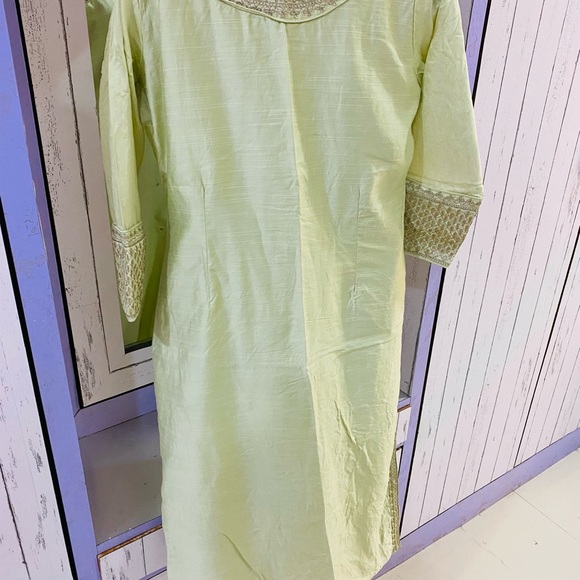 Silk stitched 3 piece suit with lining in pastel green with rose gold embroidery - Picture 11 of 11